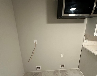2717 Napoleon Street - Photo Thumbnail 12