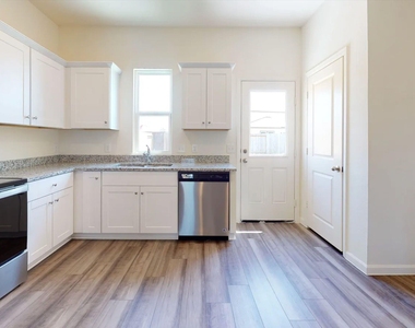 28407 Islington Drive - Photo Thumbnail 6