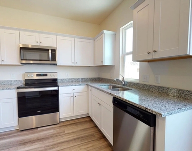 28407 Islington Drive - Photo Thumbnail 5
