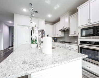 138 Sunray Creek Drive - Photo Thumbnail 10