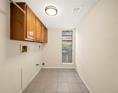 2206 Greencove Lane - Photo Thumbnail 12