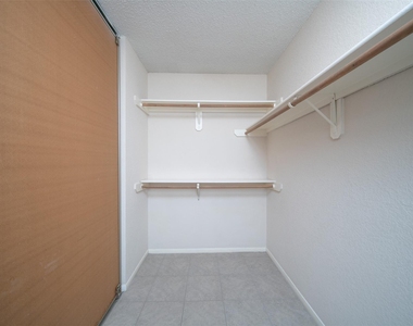 2206 Greencove Lane - Photo Thumbnail 18