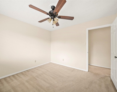 2206 Greencove Lane - Photo Thumbnail 22
