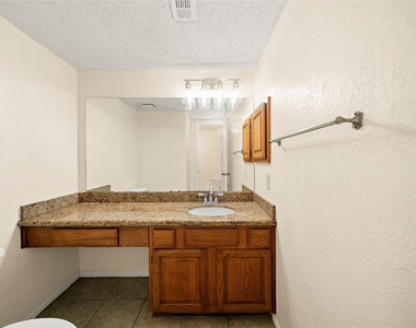 2206 Greencove Lane - Photo Thumbnail 13