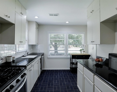 4125 Woodfox Street - Photo Thumbnail 10
