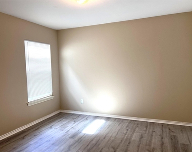 12735 Wisteria Park Drive - Photo Thumbnail 5