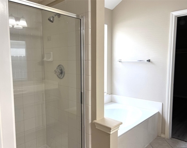 12735 Wisteria Park Drive - Photo Thumbnail 4