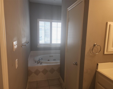 7111 Harmony Cove - Photo Thumbnail 28