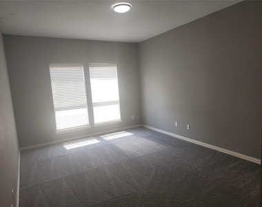 7111 Harmony Cove - Photo Thumbnail 18