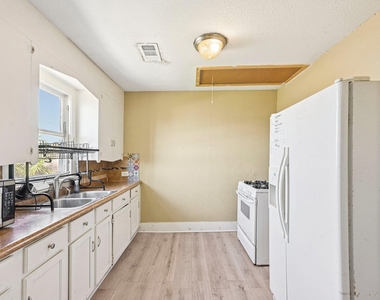 5224 Bernardo De-galvez Unit B - Photo Thumbnail 3
