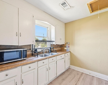 5224 Bernardo De-galvez Unit B - Photo Thumbnail 12