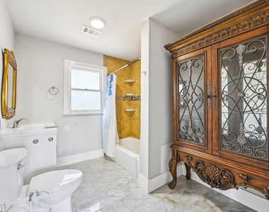 5224 Bernardo De-galvez Unit B - Photo Thumbnail 17