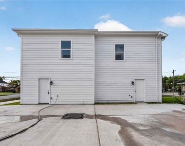 4357 Elmwood Street - Photo Thumbnail 13