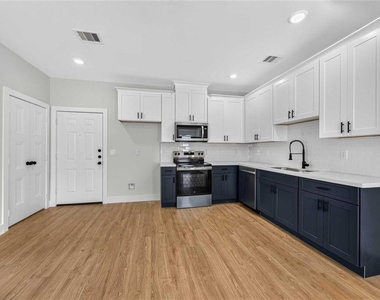 4357 Elmwood Street - Photo Thumbnail 5
