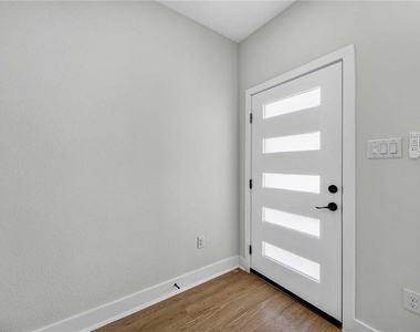 4357 Elmwood Street - Photo Thumbnail 4