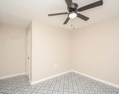 1339 Tarberry Road - Photo Thumbnail 15