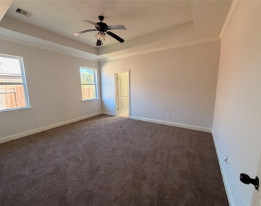 7718 Veranda Drive - Photo Thumbnail 4