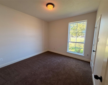 7718 Veranda Drive - Photo Thumbnail 8