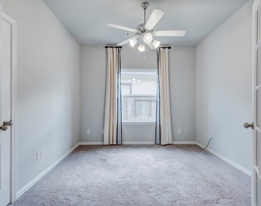 208 Shoreview Drive - Photo Thumbnail 17