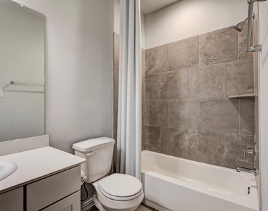 208 Shoreview Drive - Photo Thumbnail 19