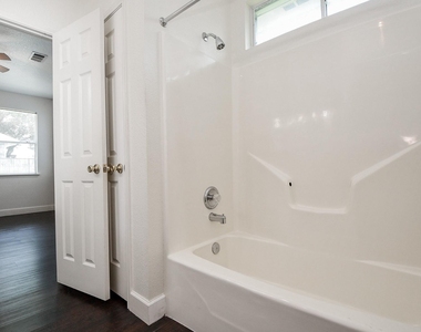 2911 Copper Cliff Drive - Photo Thumbnail 17