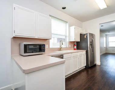 2911 Copper Cliff Drive - Photo Thumbnail 8