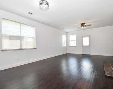 2911 Copper Cliff Drive - Photo Thumbnail 13