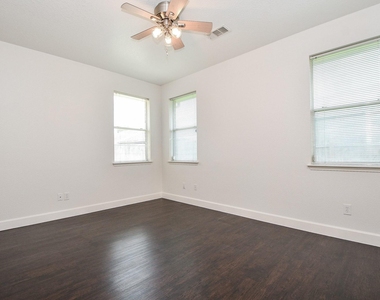 2911 Copper Cliff Drive - Photo Thumbnail 14