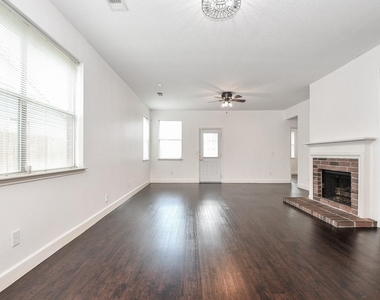 2911 Copper Cliff Drive - Photo Thumbnail 11