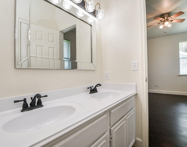 2911 Copper Cliff Drive - Photo Thumbnail 16