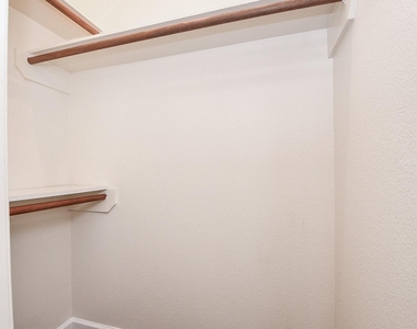 2911 Copper Cliff Drive - Photo Thumbnail 22
