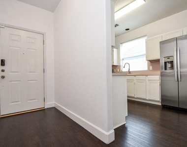 2911 Copper Cliff Drive - Photo Thumbnail 6