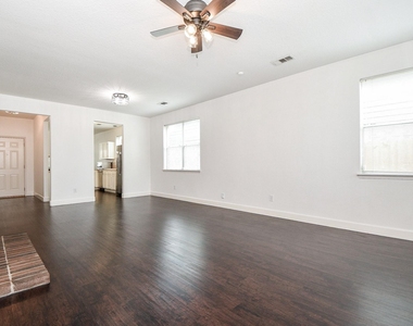 2911 Copper Cliff Drive - Photo Thumbnail 12