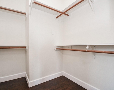 2911 Copper Cliff Drive - Photo Thumbnail 18