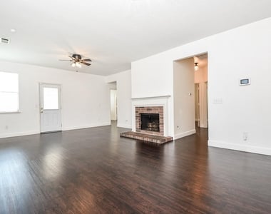 2911 Copper Cliff Drive - Photo Thumbnail 4