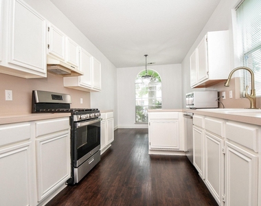 2911 Copper Cliff Drive - Photo Thumbnail 2