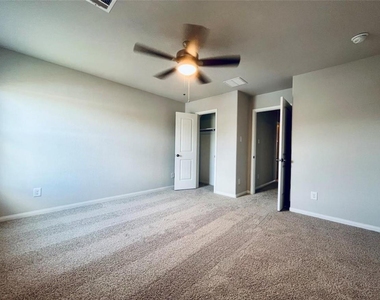 4807 Blue Jacaranda Way - Photo Thumbnail 17