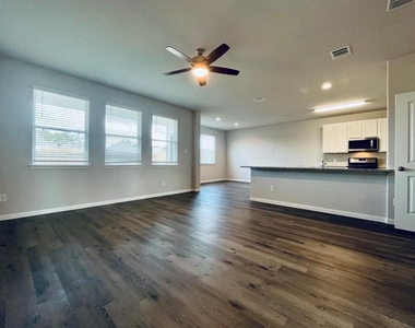 4807 Blue Jacaranda Way - Photo Thumbnail 3