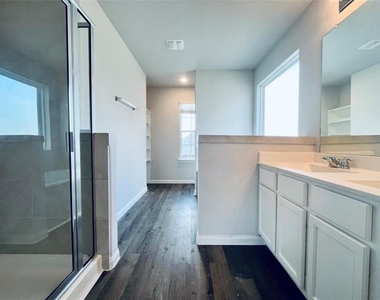 4807 Blue Jacaranda Way - Photo Thumbnail 11