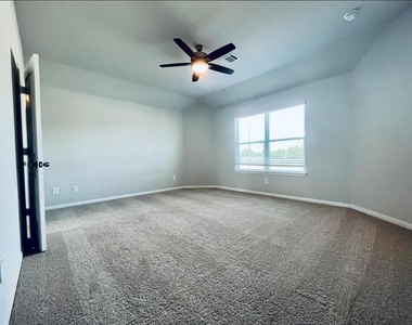 4807 Blue Jacaranda Way - Photo Thumbnail 9