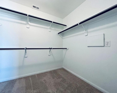 4807 Blue Jacaranda Way - Photo Thumbnail 13
