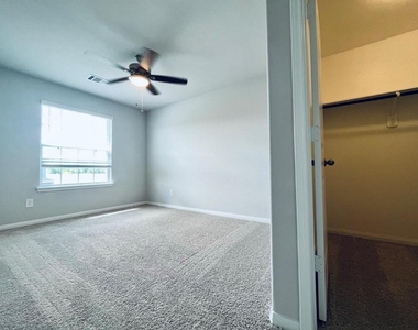 4807 Blue Jacaranda Way - Photo Thumbnail 16