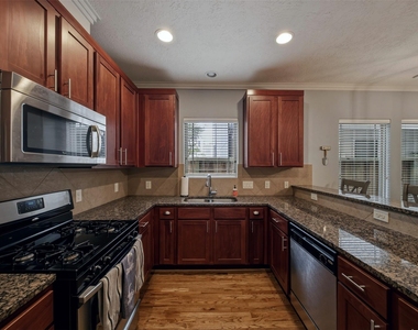 5832 Darling Street - Photo Thumbnail 3