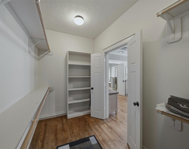 5832 Darling Street - Photo Thumbnail 13
