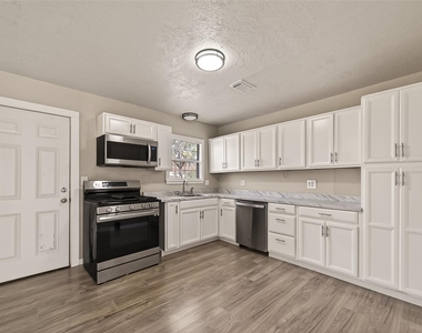 1221 Parkway Street - Photo Thumbnail 6
