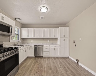 1221 Parkway Street - Photo Thumbnail 9