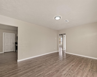 1221 Parkway Street - Photo Thumbnail 4