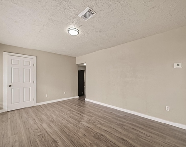 1221 Parkway Street - Photo Thumbnail 3