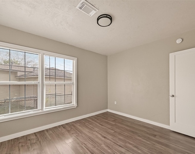 1221 Parkway Street - Photo Thumbnail 18