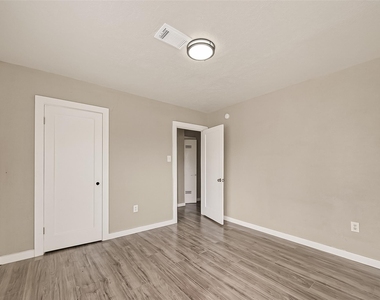 1221 Parkway Street - Photo Thumbnail 22